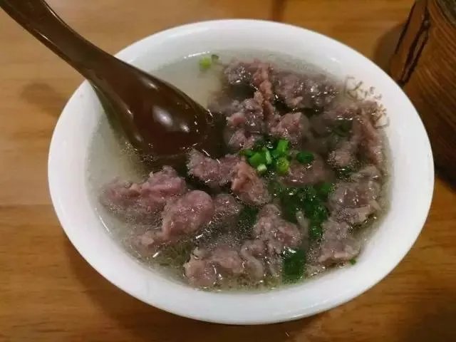 想在福州吃一碗正宗的牛滑，有什么地方可以推荐？