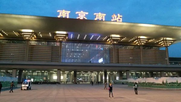 中国首条丝路高铁开通 中国十大最另类高铁站盘点
