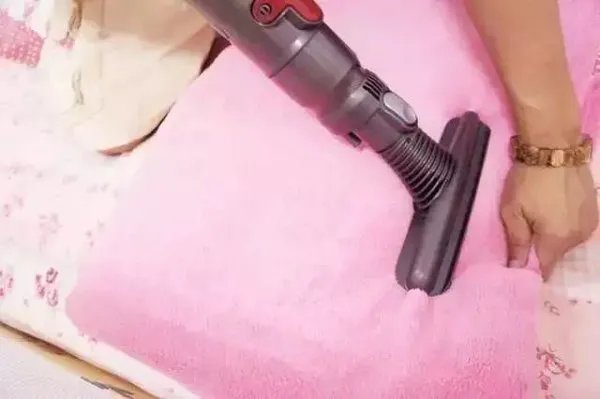 一个枕头=亿万螨虫,不用拆不用洗,一招快速杀死所有螨虫!