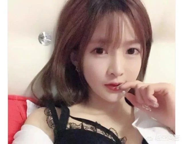 斗鱼女主播放话开通皇帝就可带走，立马有水友开通皇帝，秒收30发超火！你怎么看？