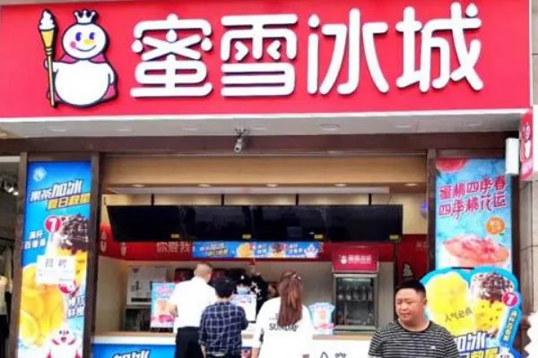 警方通报济南蜜雪冰城门店店员与顾客互殴一事,此事最终是如何解决的?