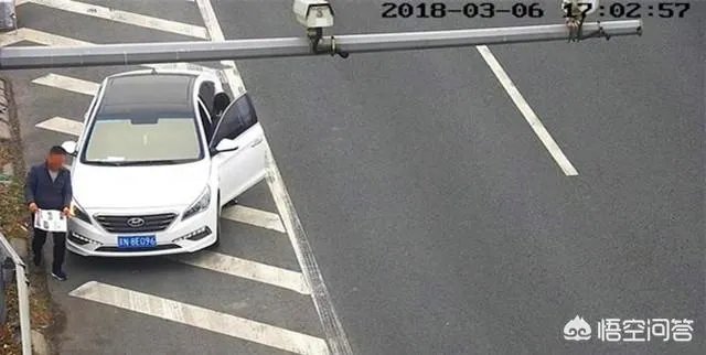 山东一司机在高速上仅1分钟驾照被扣30分,你怎么看?