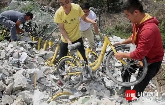 成都上百辆共享单车被活埋,是什么情况?