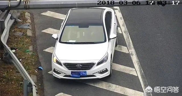 山东一司机在高速上仅1分钟驾照被扣30分,你怎么看?