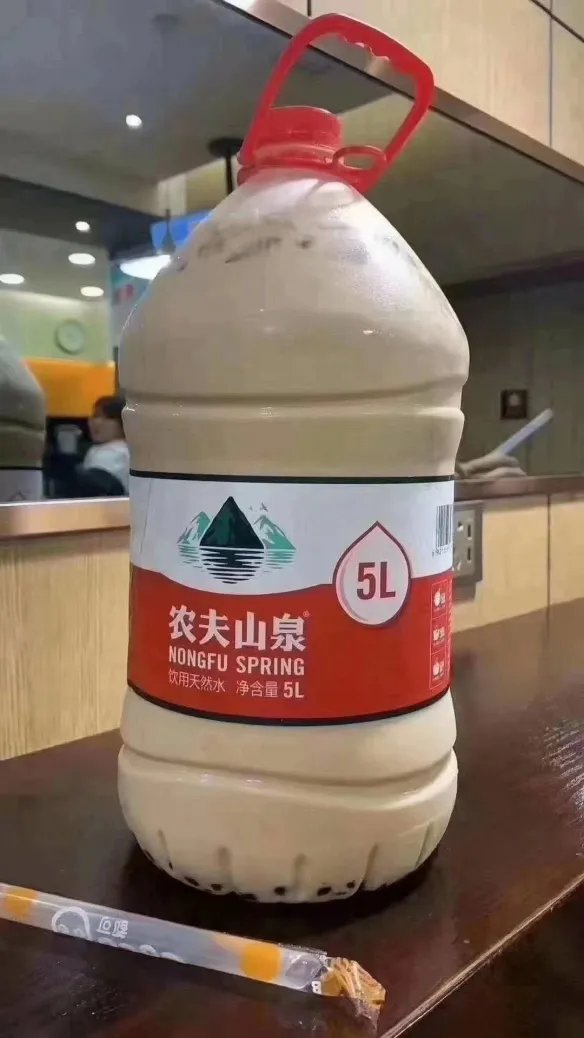 “秋天第一杯奶茶”已被注册公司:不久能喝到正品了?