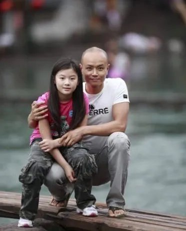 乐嘉15岁女儿照片曝光 孩儿她妈是谁？