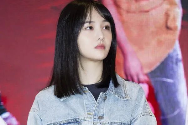 周冬雨吃泡面配1500元鱼子酱,明星的饮食有多讲究?