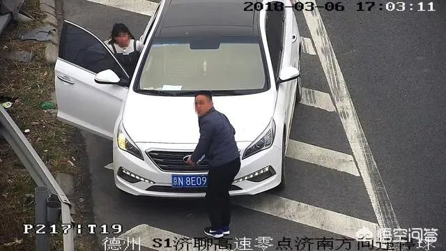 山东一司机在高速上仅1分钟驾照被扣30分,你怎么看?