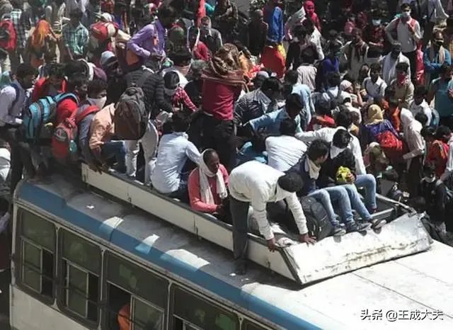 如何看待印度村民因没有自己单独房间住树上隔离?