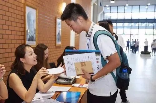 13岁浙大新生报到高考成绩超一本线135分有这么厉害吗?