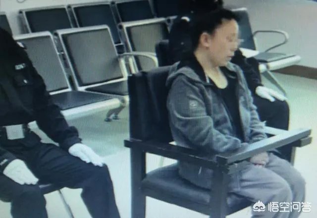 女司机突然打开车门致骑车人身亡,一审获刑1年,你怎么看?