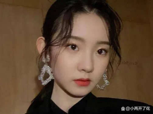 张艺凡为什么被大家称作皇族？她的家庭背景怎么样