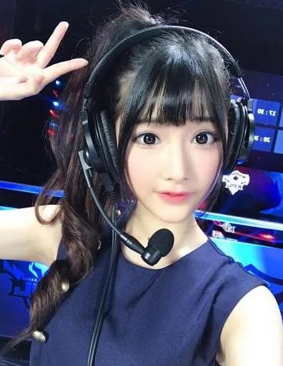 如何评价kpl解说琪琪?