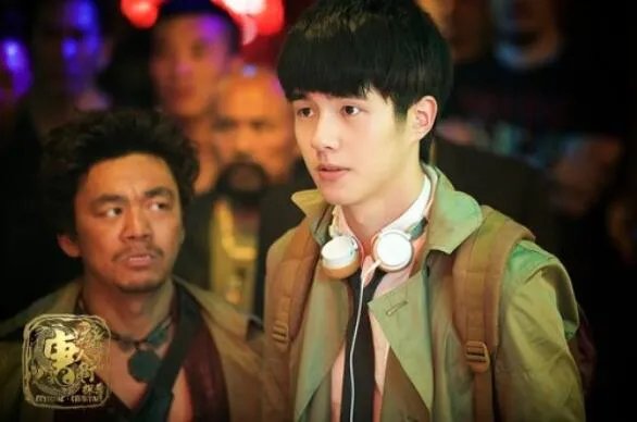 刘昊然在家写论文　一个细节笑哭众人