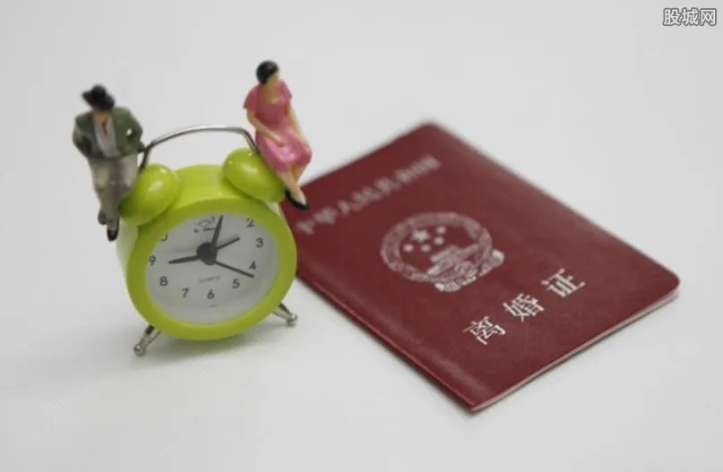 郑州市民为省10万首付离婚 律师：假离婚系埋下隐患