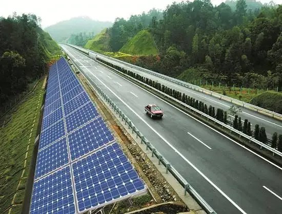中国成功建造全球第一条光伏高速公路,这条公路最大的特点是什么?