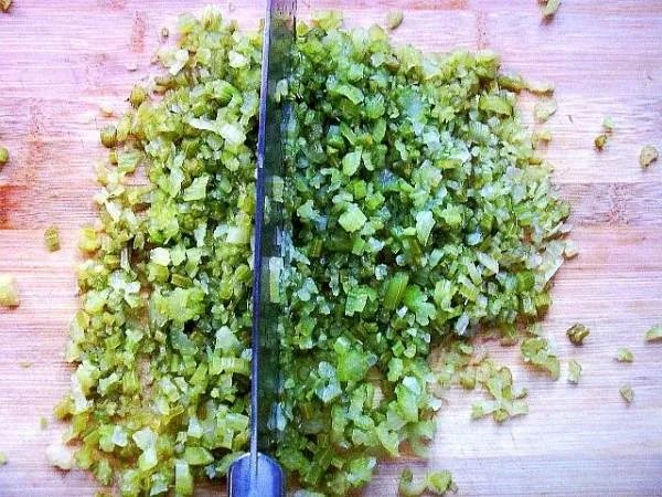 正宗芹菜猪肉饺子馅的做法