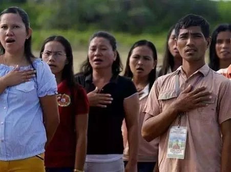 奏国歌拒起立还大嚼爆米花,菲律宾男子被捕,这是怎么回事?