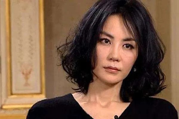 萧亚轩微博公布恋情男友仅24岁，敢爱敢恨的女明星还有谁？