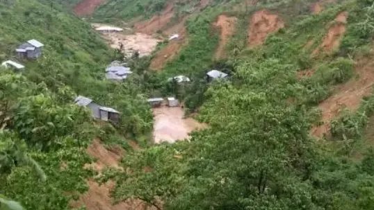 湖南麻阳受暴雨引发山体滑坡,道路中断房屋受损,造成的损失有多严重?