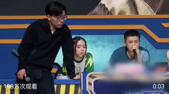 邓紫棋在电竞解说台睡着 网友:像极了上课打瞌睡的我