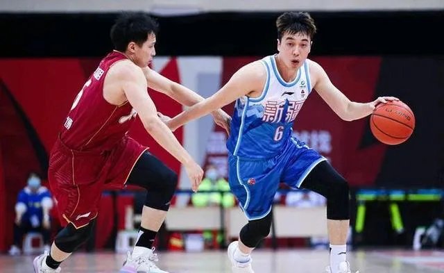 伊恩·克拉克与新疆男篮俱乐部签约后,新疆队实力如何?能否与广东一战?