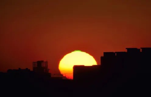 福建平潭现罕见太阳绿闪,当地气象局如何解释此现象?