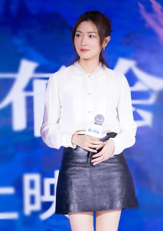 如何看待万茜经纪人发长文?
