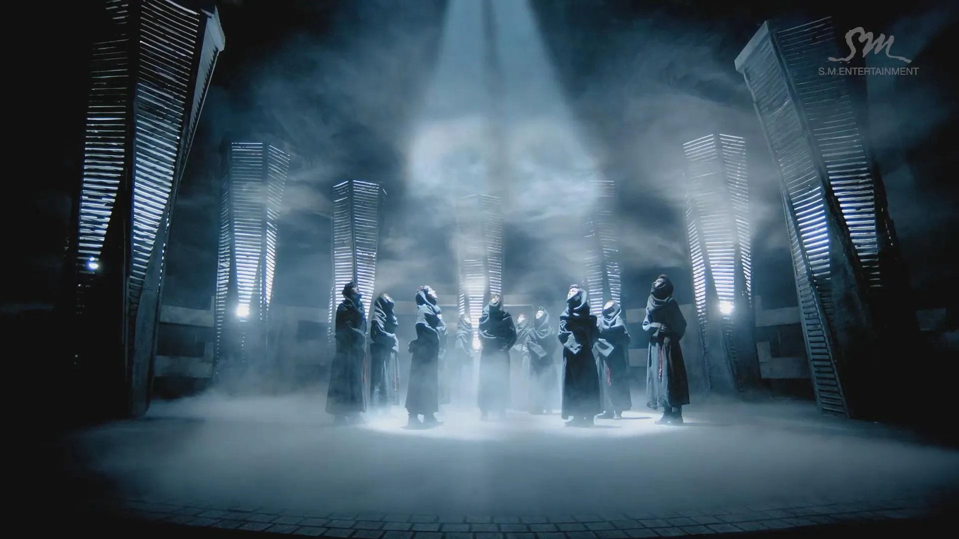 跪求！！EXO MAMA MV 的一张图