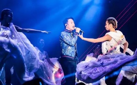 黎明演唱会遭骗薪坚持开唱了吗？