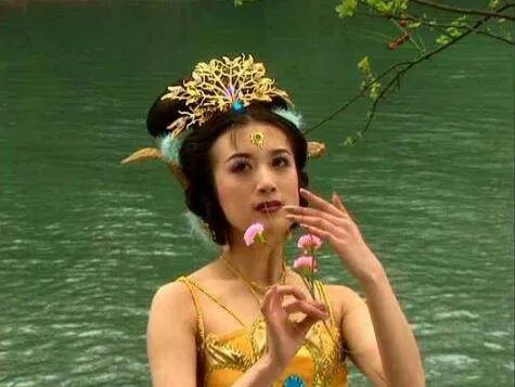 她是“最美孔雀女神”,因太保守被劈腿,她是谁?