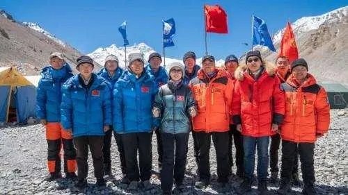 登珠峰为什么要夏尔巴人当向导