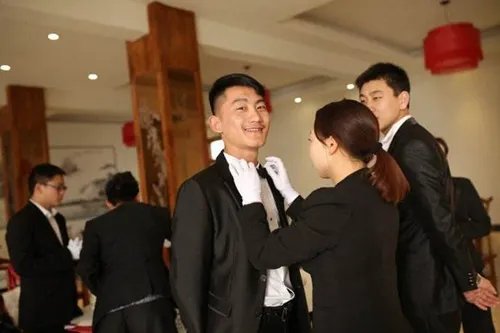 请婚礼策划人一般多少钱 婚礼策划师要学什么