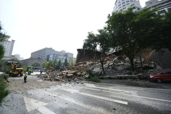 西安明秦王府一处城墙坍塌,坍塌原因是什么?