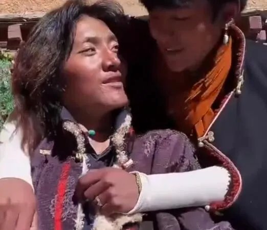 ​舅舅介绍丁真走红经过是怎么回事  舅舅介绍丁真走红经过是怎么样的