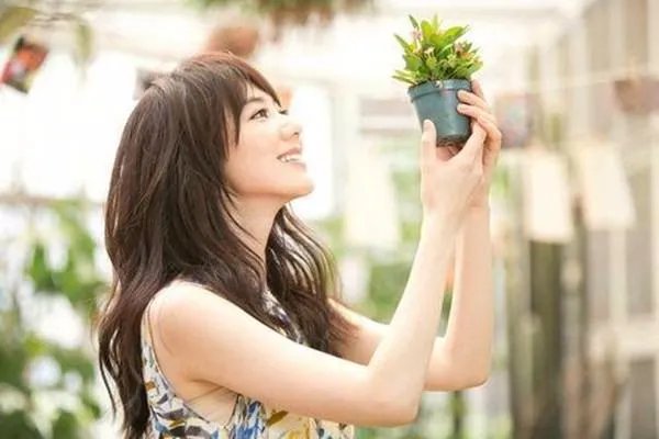 原央视主持人王冠近况如何?怎么离开后就没了音讯?