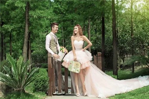 重庆拍婚纱照去哪拍 重庆一套婚纱照多少钱
