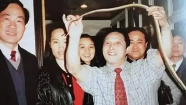 王林“隔空取蛇”的原理是什么？