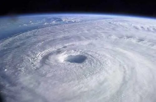 暴雨台风双双预警,这次会带来多大伤害?
