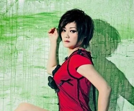 【图】何静老公是谁 揭秘歌手何静的婚姻状况
