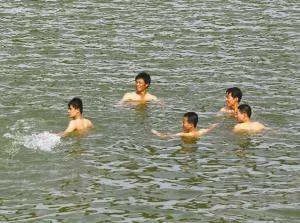南京一女子无想寺水库游泳溺亡，“野泳”为何屡禁不止？