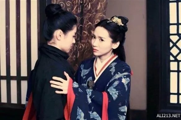 吓呆!女尊版《三国志》开拍 娇艳貂蝉竟变抠脚大汉