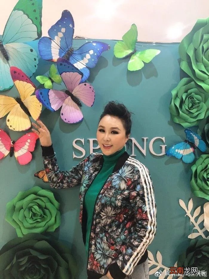 乌兰图雅靠央视走红 乌兰托娅照片