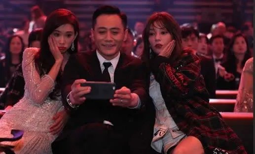 左边娜扎右边热巴什么情况：真相详情让人好不羡慕