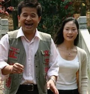 毕福剑老婆的照片资料曝光 周彦宏及其女儿个人简历