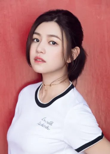 陈妍希为儿子庆生,陈晓罕见出镜,他们一家人的氛围如何?