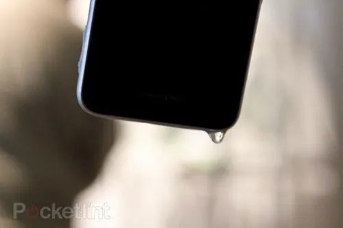 SE首款防水Android机 Xperia Active简评
