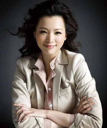 董卿在美国近照曝光 怀孕传闻被证实为谣言