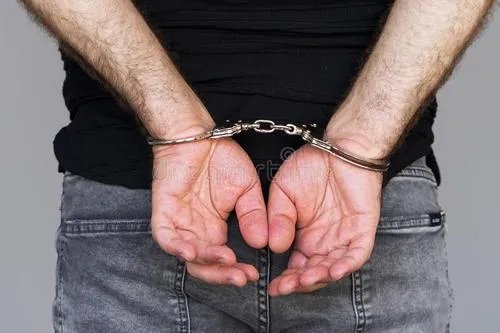 25岁男子穿短裙扮少女偷内衣,他为什么要这样做?