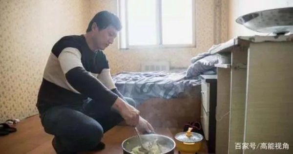 女子嫁贫困男子,家人极力反对,孩子患病后求娘家却被说活该,怎么办?